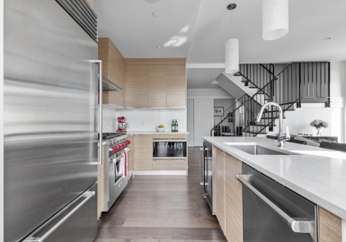 14 West Broadway, Boston, Massachusetts 02127, 2 Bedrooms Bedrooms, 9 Rooms Rooms,2.5 BathroomsBathrooms,Residential,For Sale,West Broadway,73216046