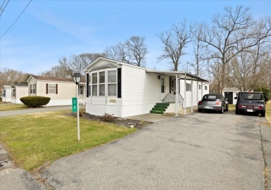 193 Tremont St, Taunton, Massachusetts 02780, 2 Bedrooms Bedrooms, 4 Rooms Rooms,1 BathroomBathrooms,Residential,For Sale,Tremont St,73218477