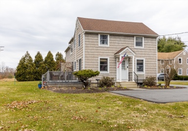 73 Fairview St East, Greenfield, Massachusetts 01301, 2 Bedrooms Bedrooms, 4 Rooms Rooms,1.5 BathroomsBathrooms,Residential,For Sale,Pine Hill Park,Fairview St East,73220019