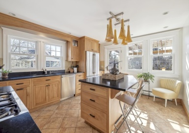4 Verdun Street, Cambridge, Massachusetts 02140, 3 Bedrooms Bedrooms, 7 Rooms Rooms,2.5 BathroomsBathrooms,Residential,For Sale,2-4 Verdun St. Condo,Verdun Street,73211529