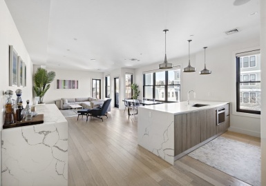 586 East Third St, Boston, Massachusetts 02127, 3 Bedrooms Bedrooms, 5 Rooms Rooms,2 BathroomsBathrooms,Residential,For Sale,East Third St,73201612