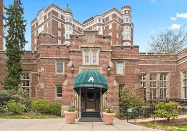20 Chapel St, Brookline, Massachusetts 02446, 3 Bedrooms Bedrooms, 6 Rooms Rooms,3.5 BathroomsBathrooms,Residential,For Sale,Longwood Towers,Chapel St,73224313