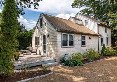 181 Circuit Avenue, Oak Bluffs, Massachusetts 02557, 2 Bedrooms Bedrooms, 6 Rooms Rooms,2 BathroomsBathrooms,Residential,For Sale,Circuit Avenue,72717713