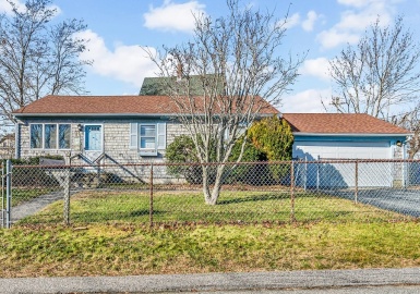 9 Townsend St, Fall River, Massachusetts 02724, 3 Bedrooms Bedrooms, 5 Rooms Rooms,2 BathroomsBathrooms,Residential,For Sale,Townsend St,73184083
