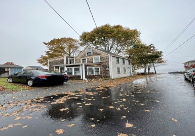 4 Goodwin Ave, Newburyport, Massachusetts 01950, 2 Bedrooms Bedrooms, 4 Rooms Rooms,1 BathroomBathrooms,Residential,For Sale,Goodwin Ave,73052751