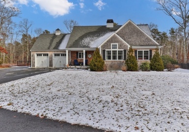 737 Main St, Mashpee, Massachusetts 02649, 3 Bedrooms Bedrooms, 6 Rooms Rooms,2 BathroomsBathrooms,Residential,For Sale,Main St,73195104