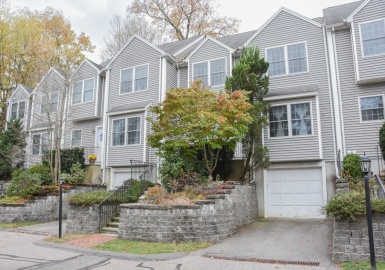 8 Edgemoor Cir, Wellesley, Massachusetts 02482, 3 Bedrooms Bedrooms, 10 Rooms Rooms,2.5 BathroomsBathrooms,Residential,For Sale,Townhouses At Edgemoor Circle,Edgemoor Cir,73222741