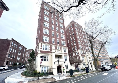 1454 Beacon St, Brookline, Massachusetts 02446, 2 Bedrooms Bedrooms, 4 Rooms Rooms,1 BathroomBathrooms,Residential,For Sale,Beacon St,73226375