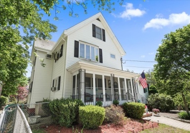 62 Richardson St, Winchester, Massachusetts 01890, 5 Bedrooms Bedrooms, 13 Rooms Rooms,2.5 BathroomsBathrooms,Residential Income,For Sale,Richardson St,73117876