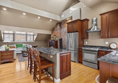 32 Temple Street, Boston, Massachusetts 02114, 3 Bedrooms Bedrooms, 6 Rooms Rooms,2 BathroomsBathrooms,Residential,For Sale,Temple Street,73229162
