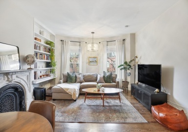 94 Waltham St, Boston, Massachusetts 02118, 2 Bedrooms Bedrooms, 4 Rooms Rooms,1 BathroomBathrooms,Residential,For Sale,Waltham St,73226938