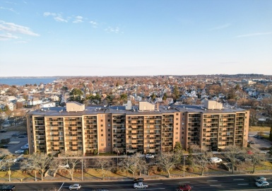 185 Quincy Shore Dr, Quincy, Massachusetts 02171, 2 Bedrooms Bedrooms, 5 Rooms Rooms,2 BathroomsBathrooms,Residential,For Sale,Quincy Shore Dr,73229361