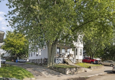 15 Howard Street, Waltham, Massachusetts 02451, 4 Bedrooms Bedrooms, 12 Rooms Rooms,2 BathroomsBathrooms,Residential Income,For Sale,Howard Street,72914684