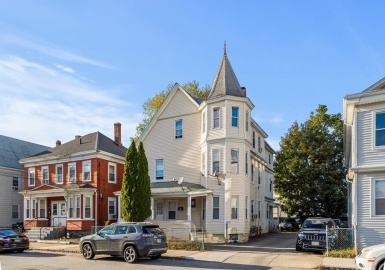 23-25 Bowdoin St, Lawrence, Massachusetts 01843, 9 Bedrooms Bedrooms, 15 Rooms Rooms,3 BathroomsBathrooms,Residential Income,For Sale,Bowdoin St,73173974