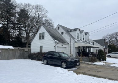 23 Lenox Cir, Lawrence, Massachusetts 01841, 3 Bedrooms Bedrooms, 5 Rooms Rooms,1.5 BathroomsBathrooms,Residential,For Sale,Lenox Cir,73197174