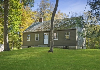 423 Middle St, West Newbury, Massachusetts 01985, 3 Bedrooms Bedrooms, 6 Rooms Rooms,1.5 BathroomsBathrooms,Residential,For Sale,Middle St,73166919
