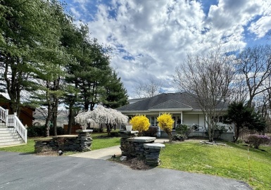 48 Clapp St, Easthampton, Massachusetts 01027, 4 Bedrooms Bedrooms, 9 Rooms Rooms,3.5 BathroomsBathrooms,Residential,For Sale,Clapp St,73185906