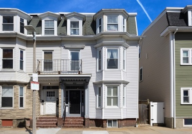 664 E Fifth Street, Boston, Massachusetts 02127, 4 Bedrooms Bedrooms, 9 Rooms Rooms,2.5 BathroomsBathrooms,Residential Income,For Sale,E Fifth Street,73224276