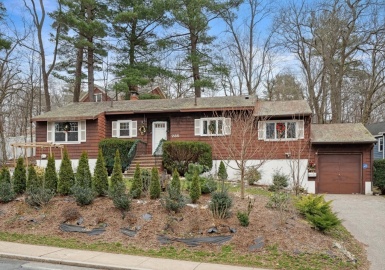 235 Forest St, Winchester, Massachusetts 01890, 3 Bedrooms Bedrooms, 6 Rooms Rooms,1.5 BathroomsBathrooms,Residential,For Sale,Forest St,73223130