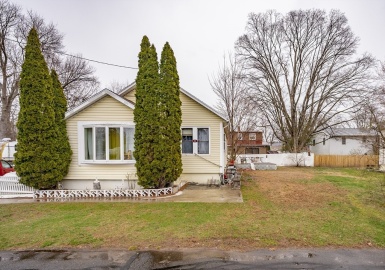 11 Angelo St, Springfield, Massachusetts 01119, 2 Bedrooms Bedrooms, 5 Rooms Rooms,1 BathroomBathrooms,Residential,For Sale,Angelo St,73220082