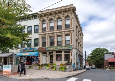 135 Main St, Northampton, Massachusetts 01060, 2 Bedrooms Bedrooms, 9 Rooms Rooms,1.5 BathroomsBathrooms,Commercial Sale,For Sale,Main St,73225615