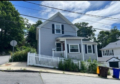 181 Weetamoe St, Fall River, Massachusetts 02720, 3 Bedrooms Bedrooms, 6 Rooms Rooms,1.5 BathroomsBathrooms,Residential,For Sale,Weetamoe St,73194298