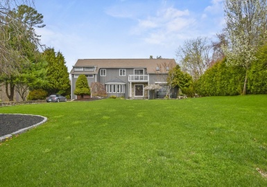 51 Slade St, Dartmouth, Massachusetts 02747, 5 Bedrooms Bedrooms, 8 Rooms Rooms,3.5 BathroomsBathrooms,Residential,For Sale,Slade St,73226222