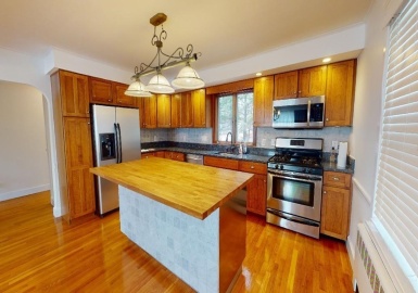 17 Central St, Wakefield, Massachusetts 01880, 3 Bedrooms Bedrooms, 8 Rooms Rooms,1.5 BathroomsBathrooms,Residential Lease,For Rent,Central St,73213560