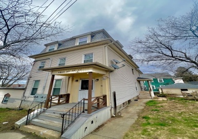 81-83 South Broadway, Haverhill, Massachusetts 01832, 3 Bedrooms Bedrooms, 6 Rooms Rooms,1 BathroomBathrooms,Residential Lease,For Rent,South Broadway,73223237