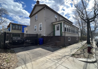 70 Brush Hill Rd, Milton, Massachusetts 02186, 3 Bedrooms Bedrooms, 5 Rooms Rooms,2 BathroomsBathrooms,Residential,For Sale,Brush Hill Rd,73229572