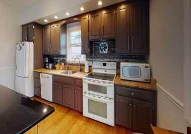 20 Oakland St, Newton, Massachusetts 02458, 5 Bedrooms Bedrooms, 6 Rooms Rooms,2 BathroomsBathrooms,Residential Lease,For Rent,Oakland St,73217163