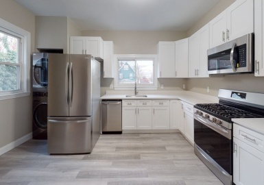 1011 Washington St., Newton, Massachusetts 02460, 6 Bedrooms Bedrooms, 9 Rooms Rooms,2 BathroomsBathrooms,Residential Lease,For Rent,Washington St.,73197318