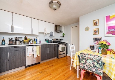 5 Munroe St, Somerville, Massachusetts 02143, 4 Bedrooms Bedrooms, 7 Rooms Rooms,1 BathroomBathrooms,Residential Lease,For Rent,Munroe St,73199010