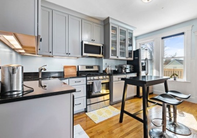 22 Auburn St, Malden, Massachusetts 02148, 3 Bedrooms Bedrooms, 6 Rooms Rooms,1 BathroomBathrooms,Residential Lease,For Rent,Auburn St,73212579