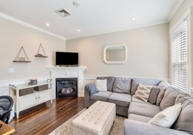 176 Bowen St, Boston, Massachusetts 02127, 2 Bedrooms Bedrooms, 4 Rooms Rooms,1 BathroomBathrooms,Residential Lease,For Rent,Bowen St,73227611
