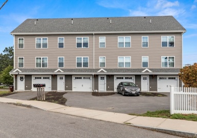1 Washington St, Salisbury, Massachusetts 01952, 3 Bedrooms Bedrooms, 5 Rooms Rooms,2.5 BathroomsBathrooms,Residential Lease,For Rent,Washington St,73227623