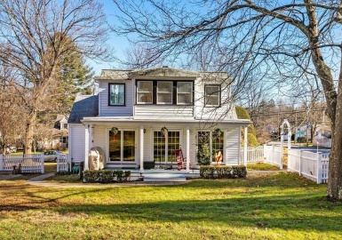 41 Willow St, Wellesley, Massachusetts 02481, 4 Bedrooms Bedrooms, 8 Rooms Rooms,2.5 BathroomsBathrooms,Residential,For Sale,Willow St,73228144