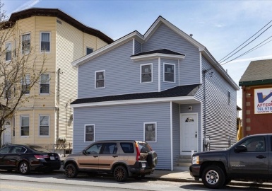 82 Water St, Lawrence, Massachusetts 01841, 7 Bedrooms Bedrooms, 11 Rooms Rooms,2 BathroomsBathrooms,Residential Income,For Sale,Water St,73222928