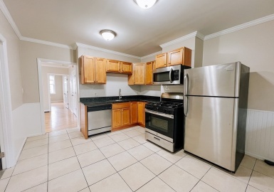 61 Division St, Chelsea, Massachusetts 02150, 2 Bedrooms Bedrooms, 4 Rooms Rooms,1 BathroomBathrooms,Residential Lease,For Rent,Division St,73066138
