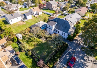 378 Oliver St, New Bedford, Massachusetts 02745, 4 Bedrooms Bedrooms, 9 Rooms Rooms,3 BathroomsBathrooms,Residential Income,For Sale,Oliver St,73050477