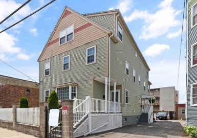 8 Elmhurst St, Boston, Massachusetts 02124, 7 Bedrooms Bedrooms, 15 Rooms Rooms,5.5 BathroomsBathrooms,Residential Income,For Sale,Elmhurst St,73019229