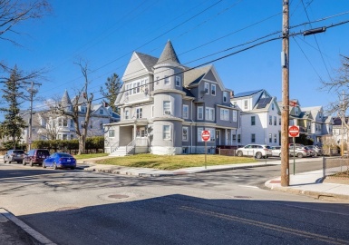 175 Hancock St, Everett, Massachusetts 02149, 7 Bedrooms Bedrooms, 19 Rooms Rooms,5 BathroomsBathrooms,Residential Income,For Sale,Hancock St,73035702