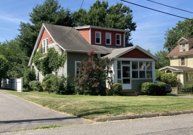 15 Elmwood Ave, Longmeadow, Massachusetts 01106, 2 Bedrooms Bedrooms, 6 Rooms Rooms,1 BathroomBathrooms,Residential,For Sale,Elmwood Ave,73016477