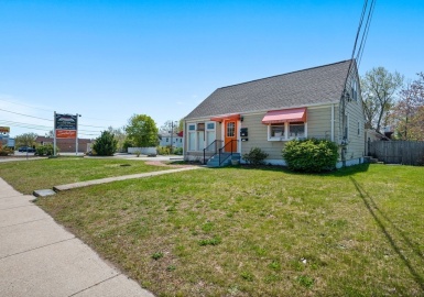 717 Fall River Avenue, Seekonk, Massachusetts 02771, ,Commercial Sale,For Sale,Fall River Avenue,72979010