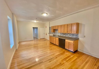 185 Chestnut Street, Holyoke, Massachusetts 01040, 4 Bedrooms Bedrooms, 6 Rooms Rooms,1.5 BathroomsBathrooms,Residential Lease,For Rent,Chestnut Street,72793179