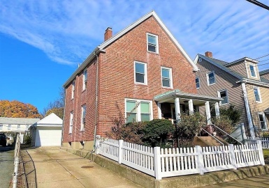 11 Clinton Street, Newton, Massachusetts 02458, 3 Bedrooms Bedrooms, 4 Rooms Rooms,1.5 BathroomsBathrooms,Residential Lease,For Rent,Clinton Street,73057501
