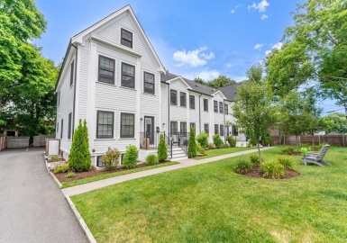 21 Chickatawbut Street, Boston, Massachusetts 02122, 2 Bedrooms Bedrooms, 5 Rooms Rooms,3.5 BathroomsBathrooms,Residential,For Sale,Chickatawbut Street,73009620