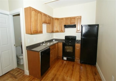 246 Humphrey, Swampscott, Massachusetts 01907, 1 Bedroom Bedrooms, 3 Rooms Rooms,1 BathroomBathrooms,Residential Lease,For Rent,Humphrey,71539642