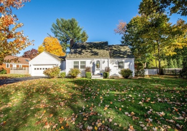 19 Hoover Rd, Hingham, Massachusetts 02043, 4 Bedrooms Bedrooms, 7 Rooms Rooms,2 BathroomsBathrooms,Residential,For Sale,Hoover Rd,73054195