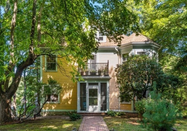 45 Warren St, Newton, Massachusetts 02459, 7 Bedrooms Bedrooms, 15 Rooms Rooms,4 BathroomsBathrooms,Residential Income,For Sale,Warren St,73042106